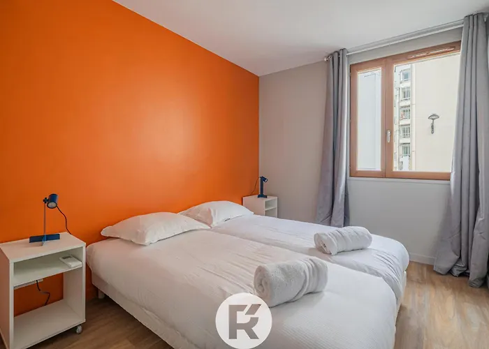 4 Apartment *