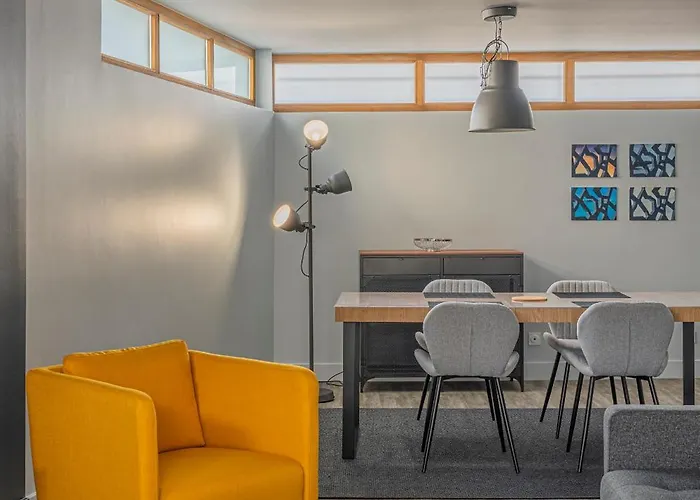 4 Apartment *