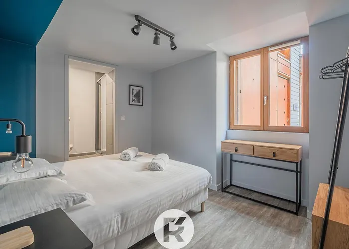 Apartment 4 *