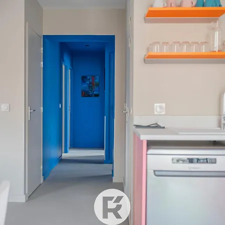 4 Apartment *