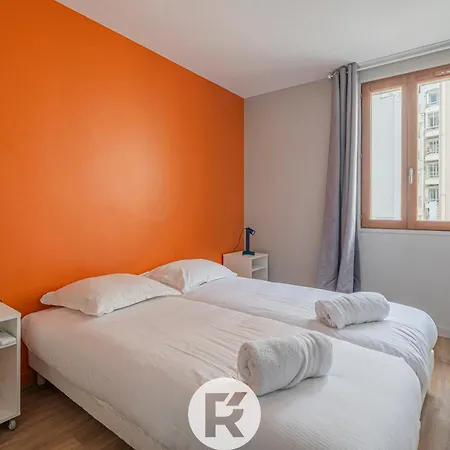 4 Apartment *