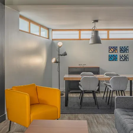 4 Apartment *