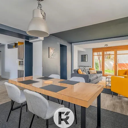 4 Apartment *