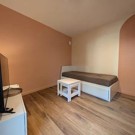 Apartment 4 *